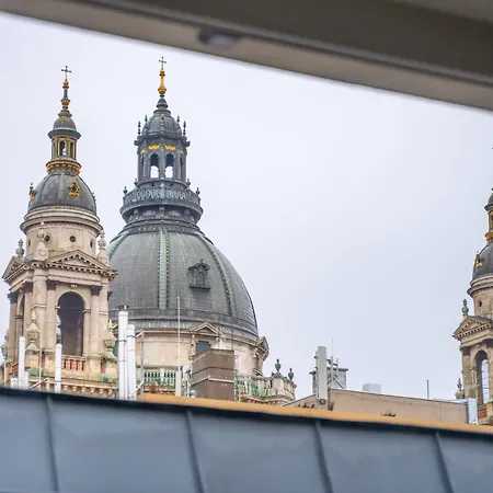 Basilica View 5 Stars Next To Saint Stephen Basilica And The Christmas Market *