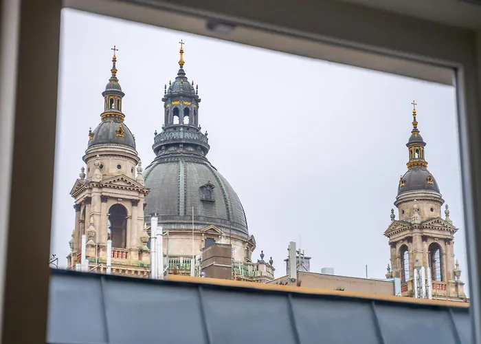 Basilica View 5 Stars Next To Saint Stephen Basilica And The Christmas Market *